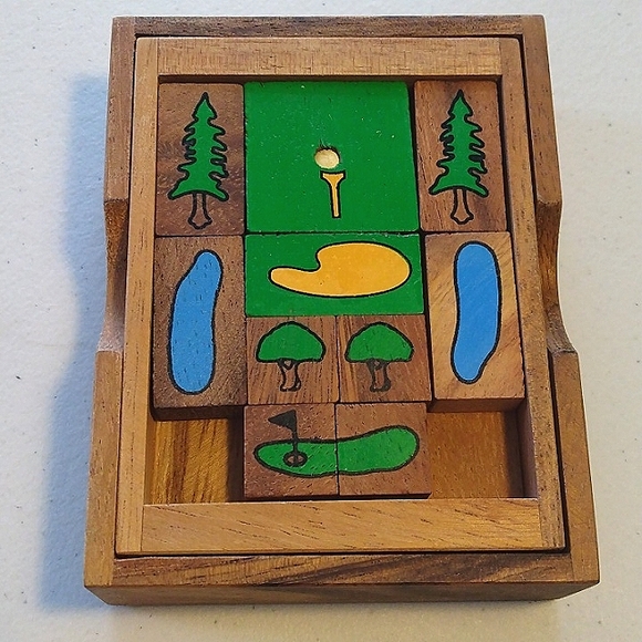 Wooden puzzle 'On the Greens' - Picture 1 of 6